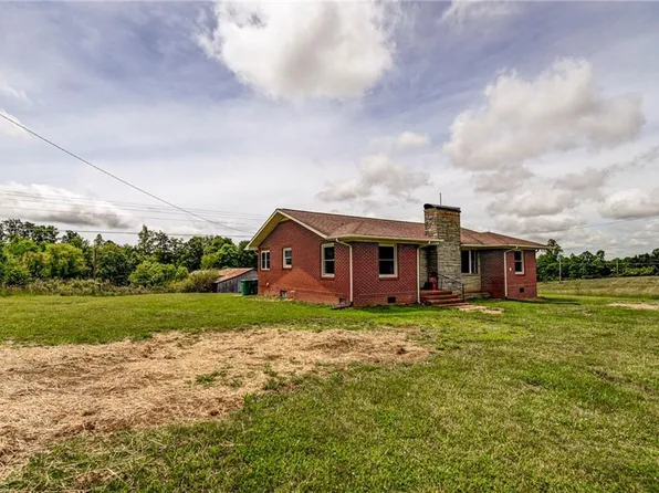 1171 Mitchell Rd, Pilot Mountain, NC 27041