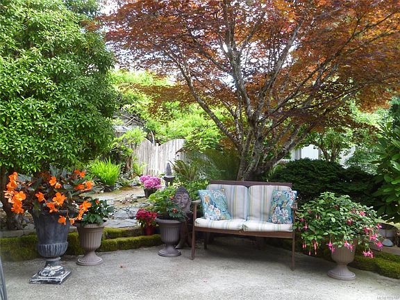 3rd image of 562 Rothdale Pl
