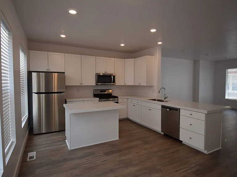 4727 S Hillhouse Cv #102 — Photo 2