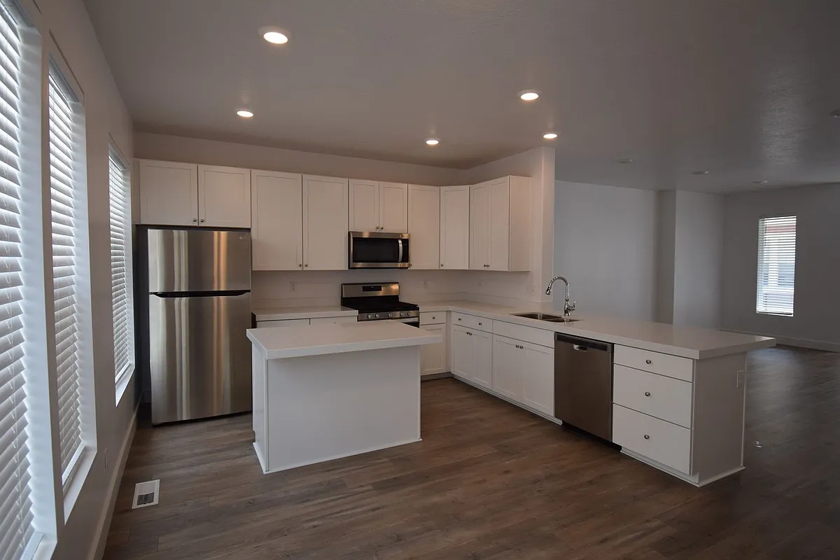 Building Photo - 4727 S Hillhouse Cv #102