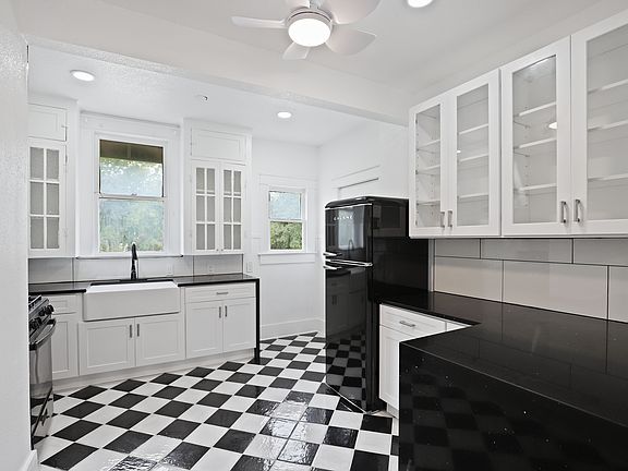 4th image of 133 E Woodlawn Ave APT 4