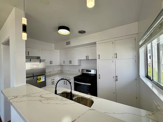 337 S Elm Dr #3 — Photo 6