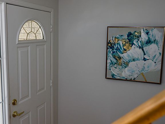 4th image of 881 Blacksmith St