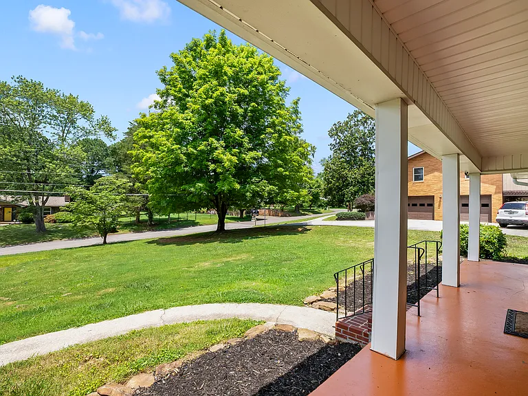 7720 Devonshire Dr — Photo 4