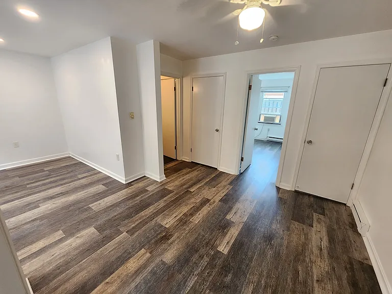 446 E Patrick St #F — Photo 9