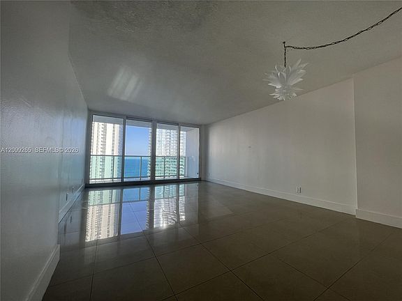4th image of 100 Bayview Dr #2012