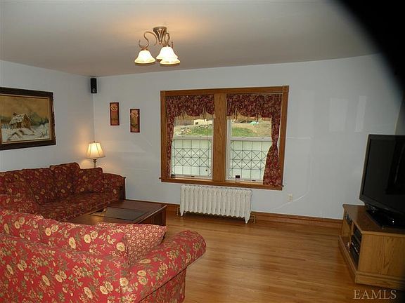 3rd image of 7 Brookside Dr