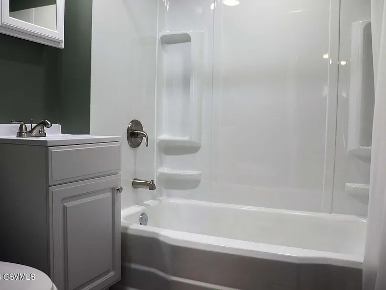328 Center St #201 — Photo 12
