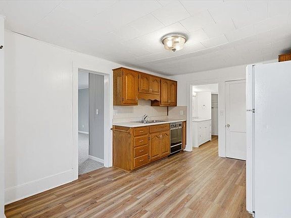 5th image of 605 Pine St