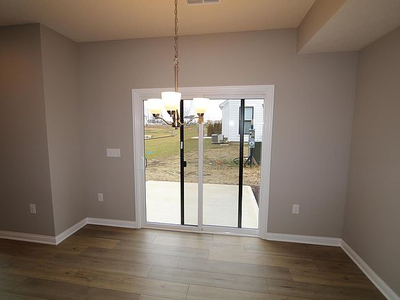 5th image of 6065 Miranda Ln
