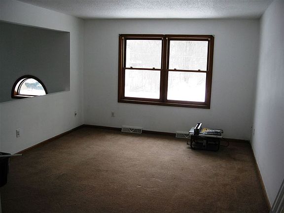 2nd image of 47 Briar Ave