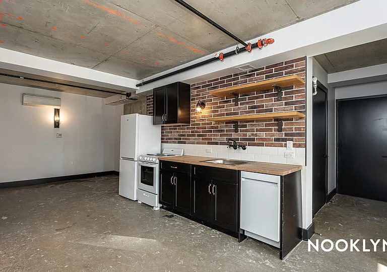639 Foster Ave #302 — Photo 4