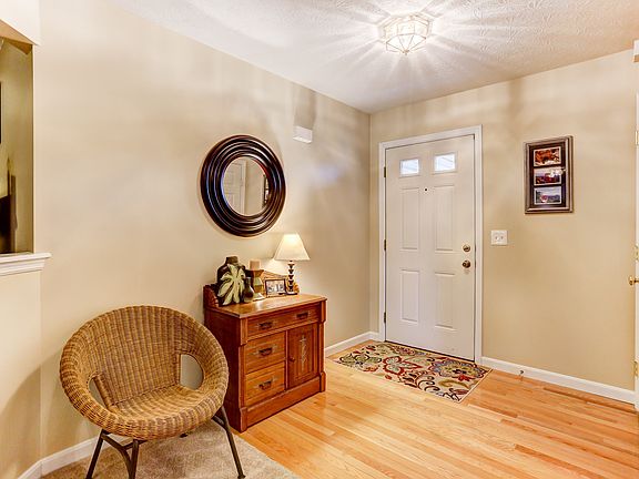 3rd image of 974 Greengate Dr