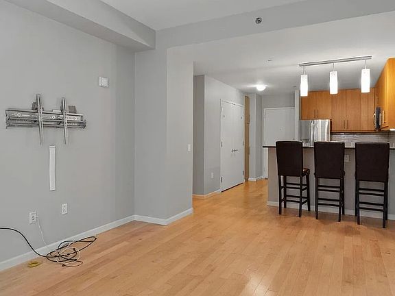 3rd image of 1425 Locust St Unit 3E