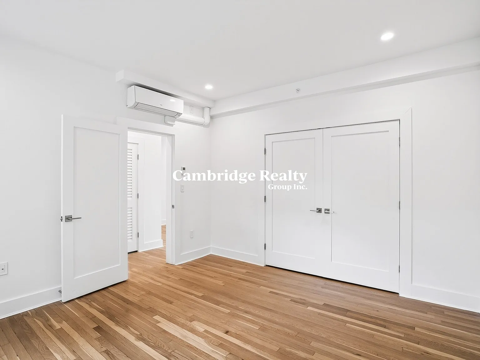 2 bed, 1.0 bath, 870 sqft, $3,800 — Photo 3