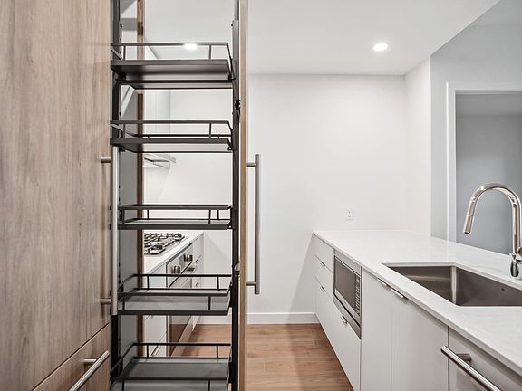 3rd image of 537 Cottonwood Ave #2707