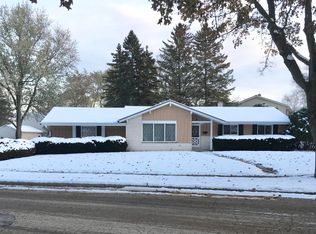 W60N966 Glenwood Dr, Cedarburg, WI 53012