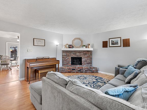 2nd image of 4800 Woodhaven Dr