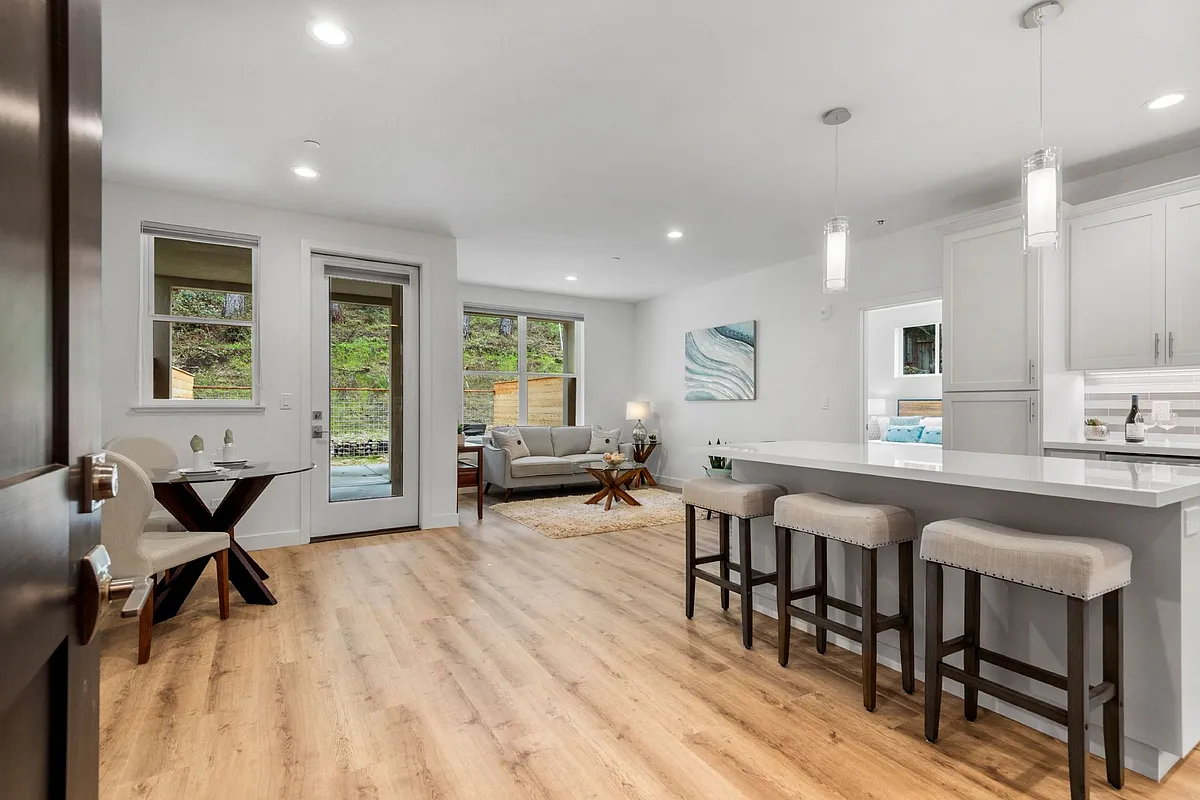 Building Photo - 4104 Scotts Valley Dr #201