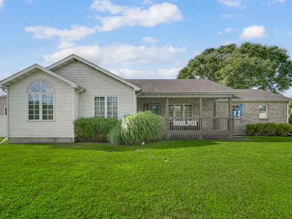 1495 Commodore Ln, Porter, IN 46304