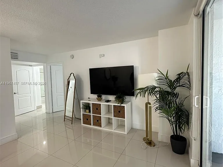 1200 Brickell Bay Dr #1712 — Photo 6