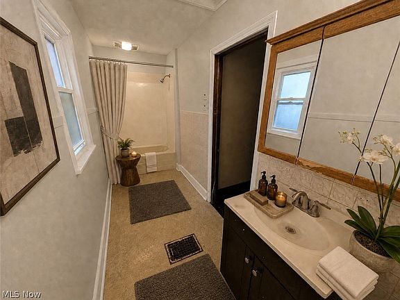 3rd image of 16029 Friend Ave