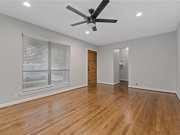 3rd image of 1906 La Porte Dr