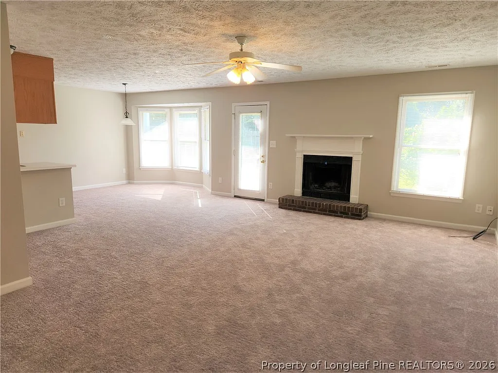 3 bed, 2.0 bath, 1470 sqft, $1,550 — Photo 2