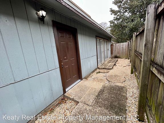 3rd image of 807-2 Fox Run Dr