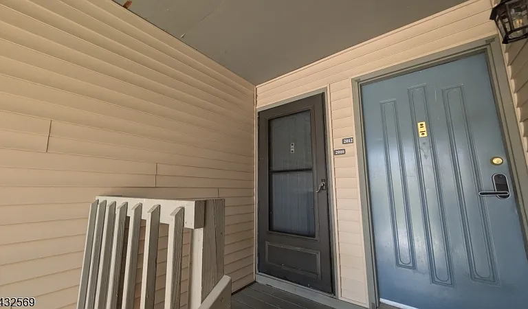 2010 Spruce Hills Dr — Photo 3