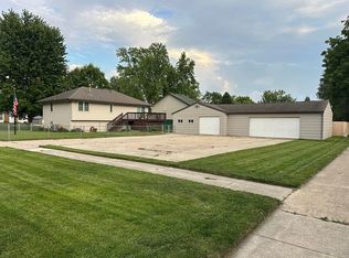 304 12th Ave NW, Altoona, IA 50009