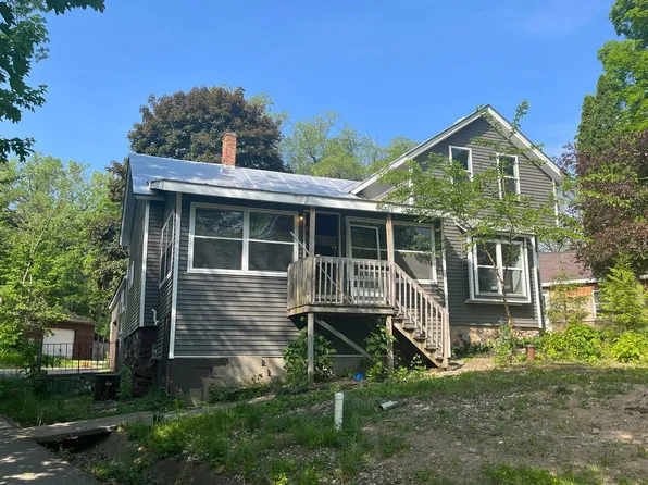 E1655 Grandview Rd, Waupaca, WI 54981