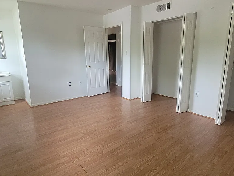 4419 Kentmore Dr — Photo 49