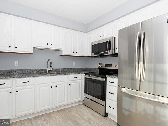 3rd image of 13 Windemere Ct