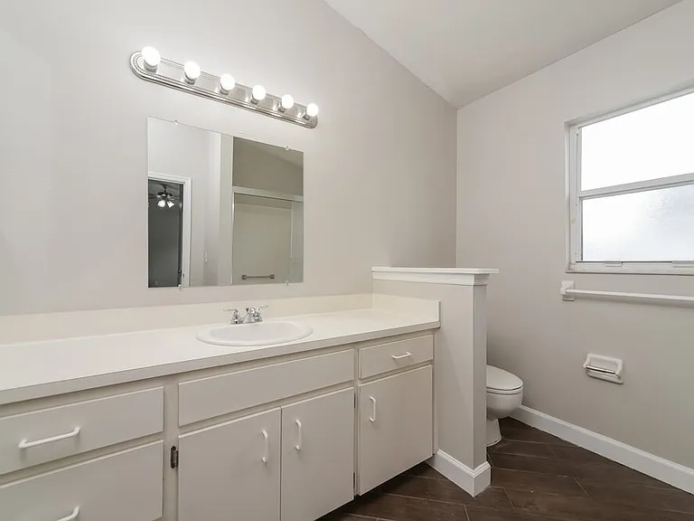 206 Kingshill Ct SE — Photo 12