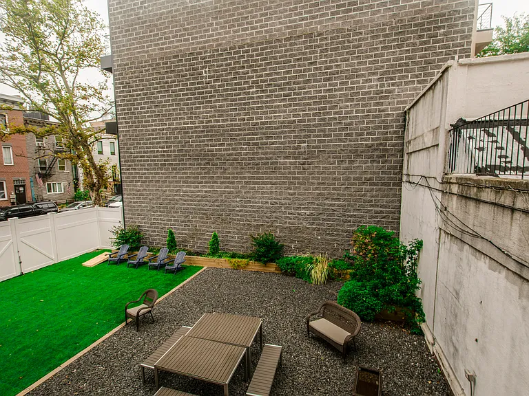 197 Franklin St #4R — Photo 8