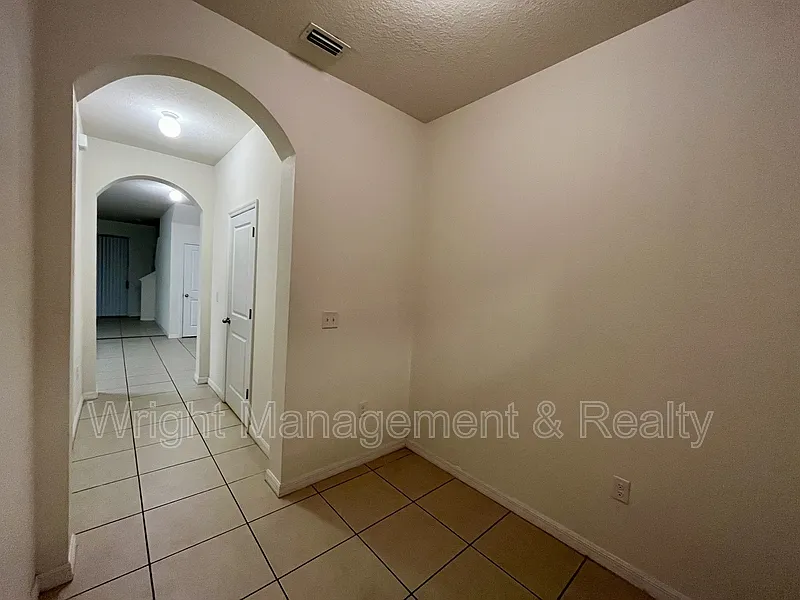 3 bed, 2.5 bath, 1707 sqft, $2,200 — Photo 3