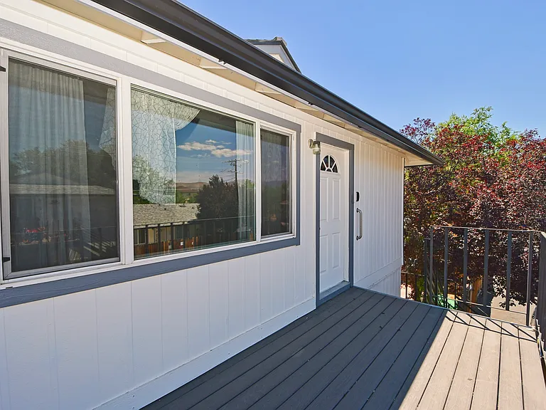 1513 N Edmonds Dr #D — Photo 2