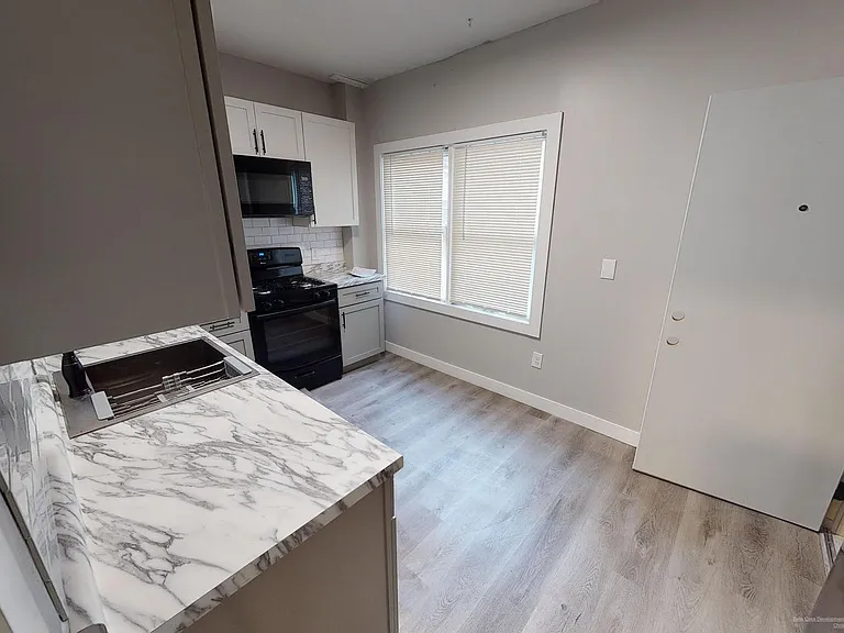 7926 Lorain Ave — Photo 8
