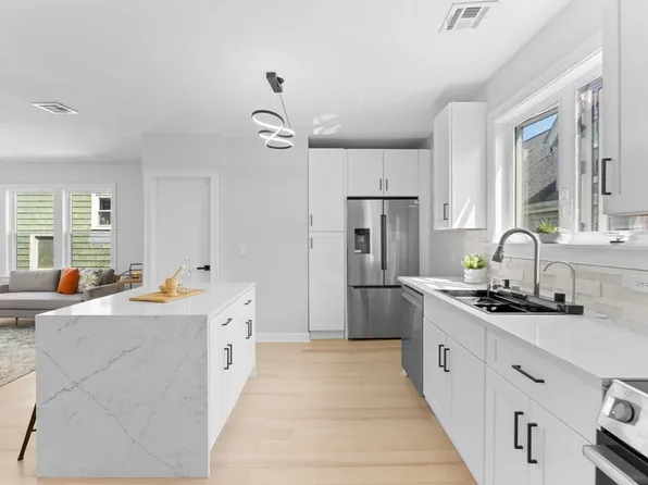 446 Broadway #2, Somerville, MA 02145