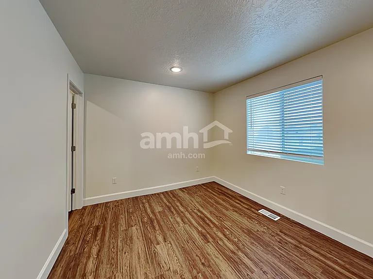 301 N Gibbons Ln — Photo 22