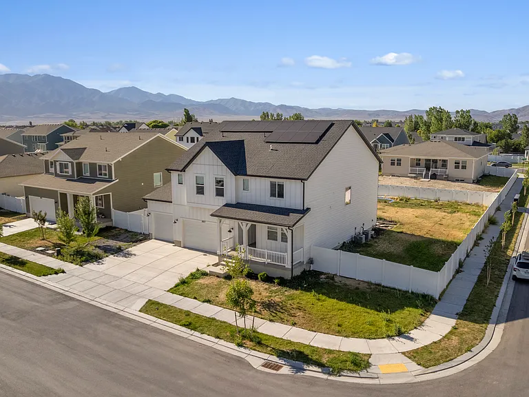 1877 E Chukar Dr — Photo 32
