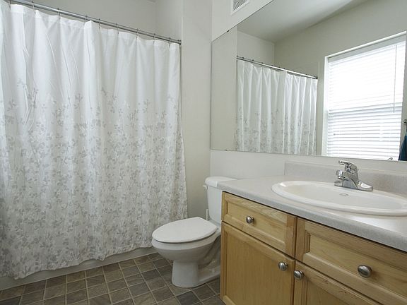 5th image of 2848 N Syracuse St Unit 227