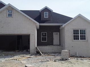 5858 S Meadowood Ave, Springfield, MO 65810