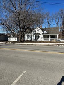 328 E Main St, Smithville, MO, 64089