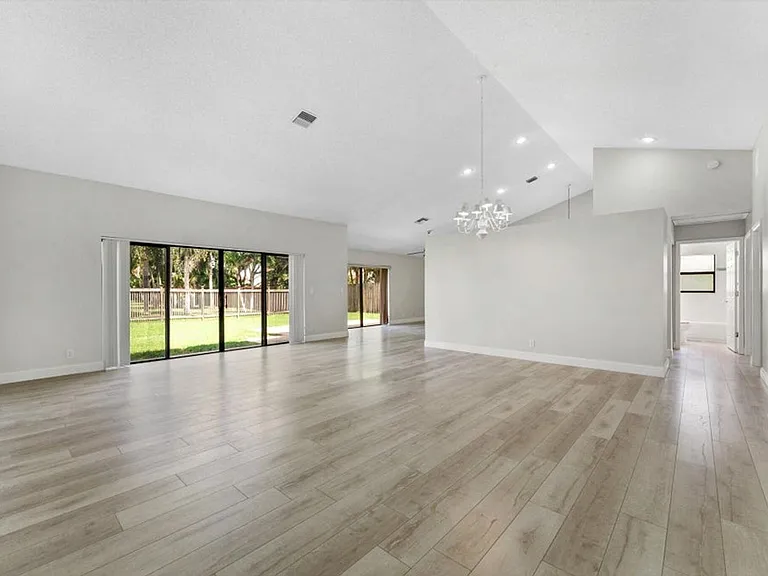 5809 Sun Pointe Cir — Photo 5