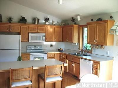 3rd image of 1716 175th Ln NE