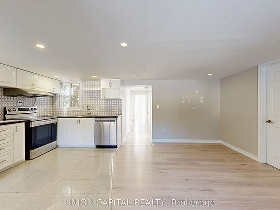 3rd image of 27 Connor Dr