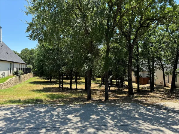 8724 Stewart Dr, Fort Worth, TX 76182