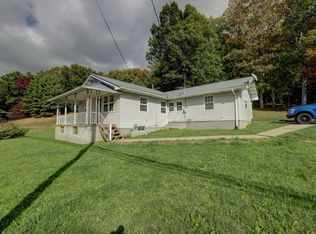 561 Flat Top Rd, Shady Spring, WV 25918